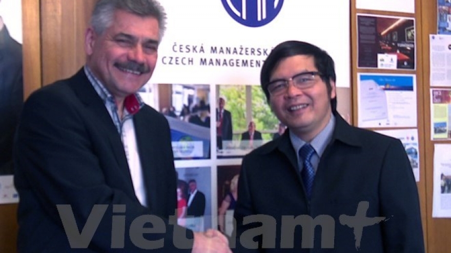 Czech Republic willing to further cooperation with Vietnam