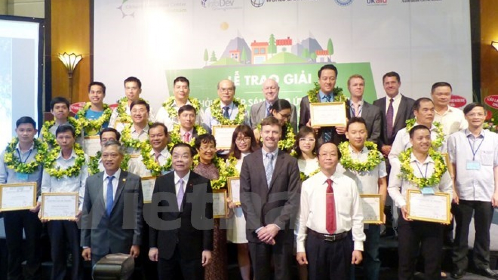 Nineteen enterprises awarded for solutions to climate change