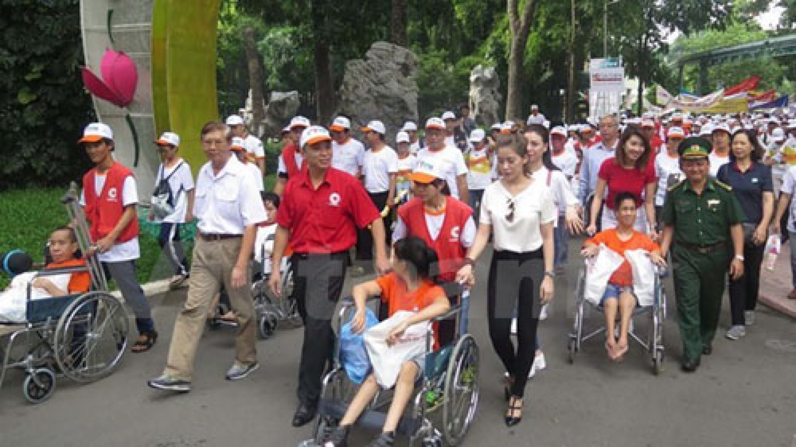 Business community praised for supporting dioxin victims
