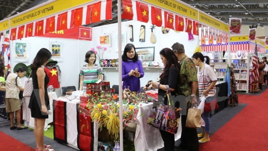 Vietnam joins charity fair in Indonesia