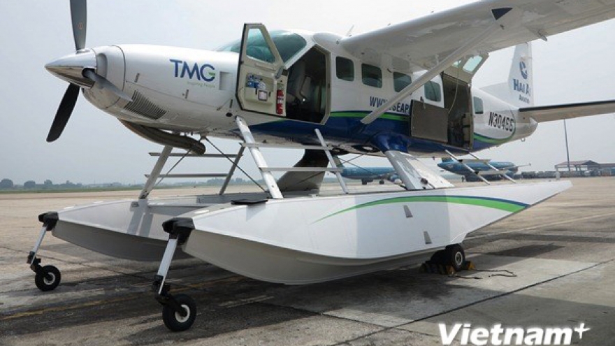 Fly from Hanoi to Ha Long bay in 30 minutes