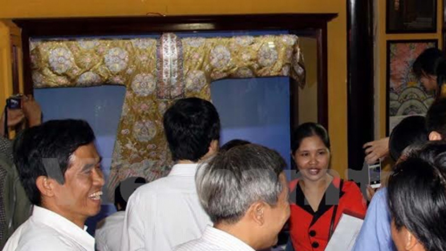 Traditional female costumes, personal belongings on display in Hue