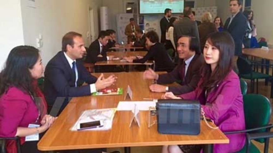 Vietnam, Hungary to bolster bilateral trade ties