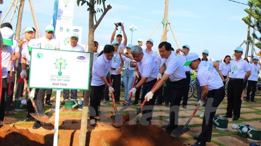 Dialogue discusses environmental protection measures