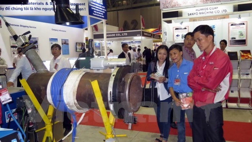 Exhibitions help promote links in support industry