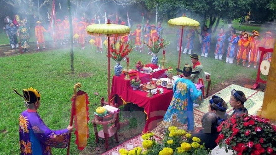 Hue re-enacts Neu pole erecting ceremony at Imperial Citadel