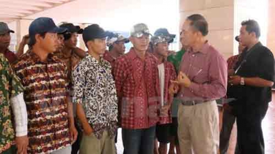 Detained Vietnamese fishermen return home from Indonesia