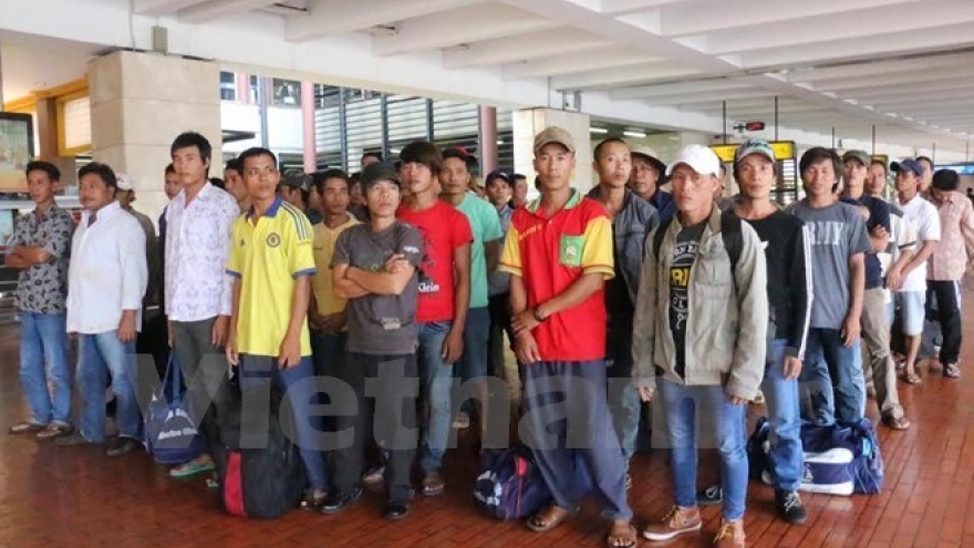 Indonesia returns Vietnamese fishermen