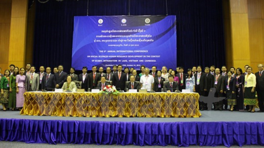 
        Vietnamese Consulate General receives Laos’ Friendship Medal
                              
