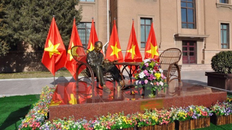 Embassy in China unveils statue of President Ho Chi Minh