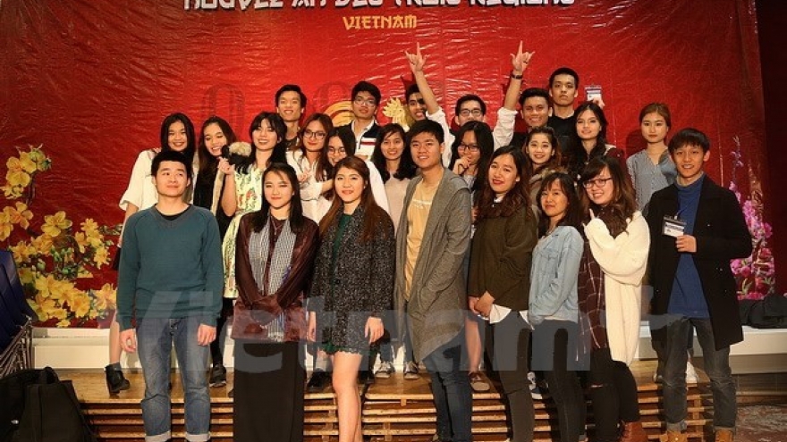 Vietnamese students in France celebrate Lunar New Year