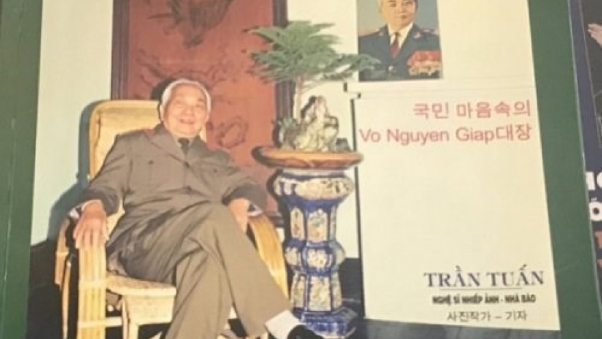 Bilingual book on General Vo Nguyen Giap introduced in Hanoi