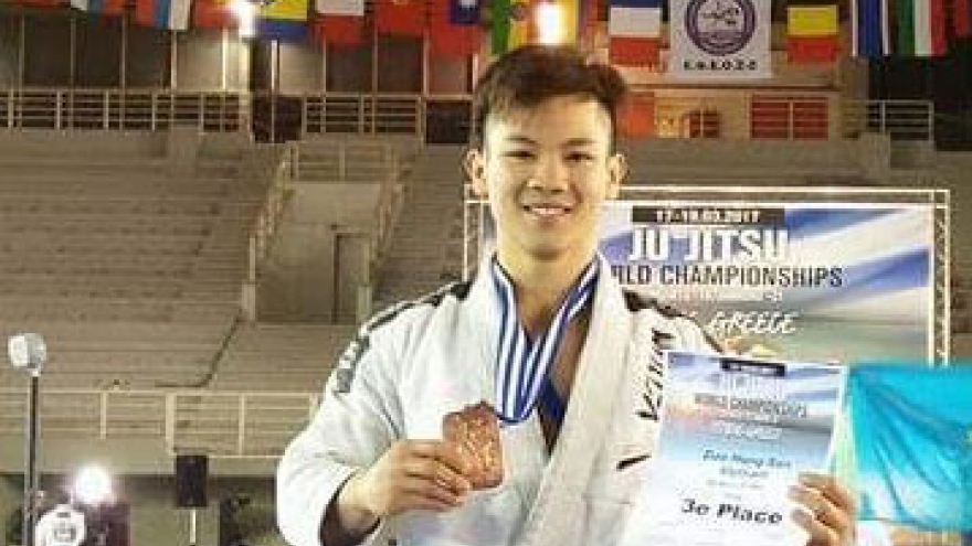 Martial artists win gold at pencak silat tournament
