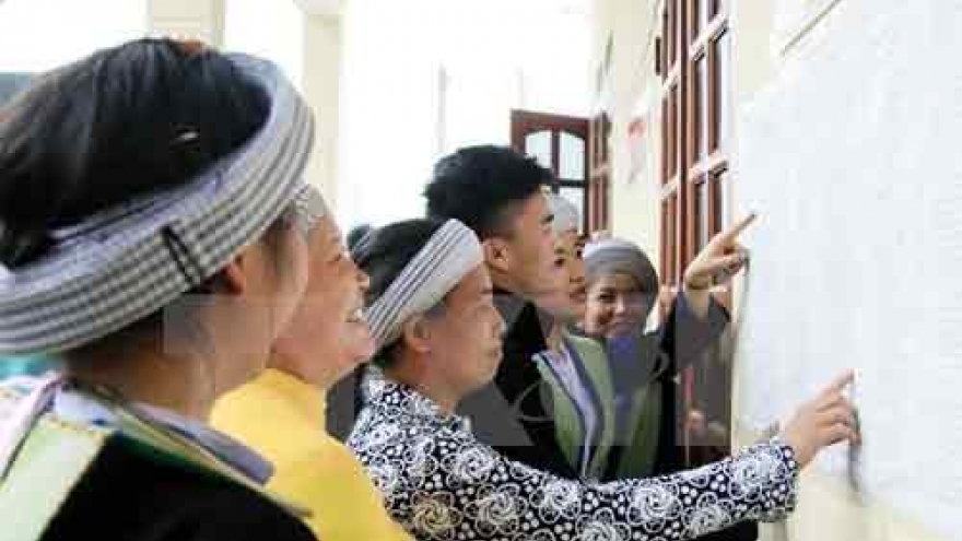 
        Candidates in general election begin canvassing for votes
                              