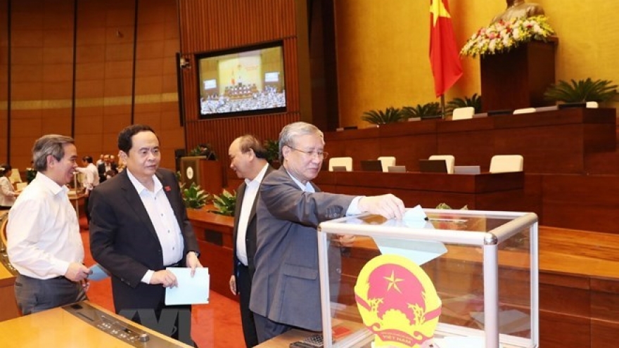 Legislators cast confidence votes on October 25