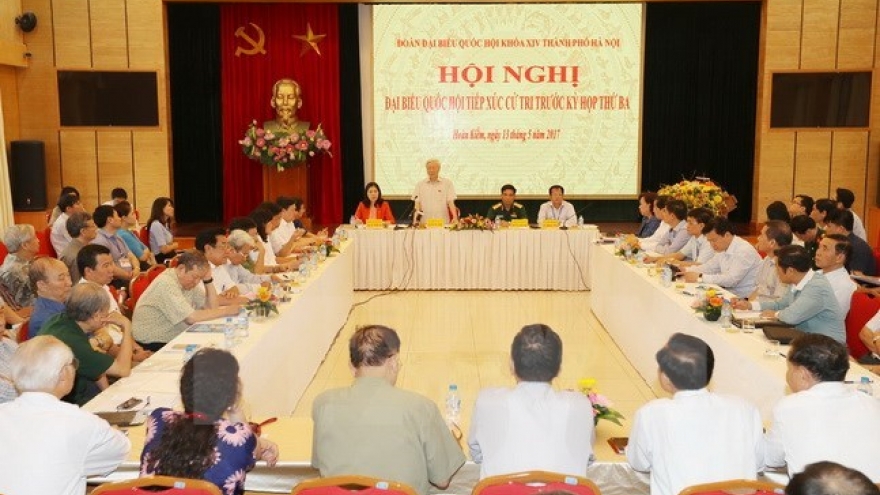 Party chief meets with Hanoi voters