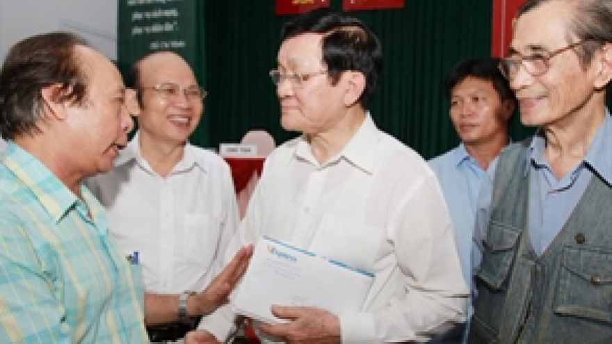 Party, State leaders meet with voters