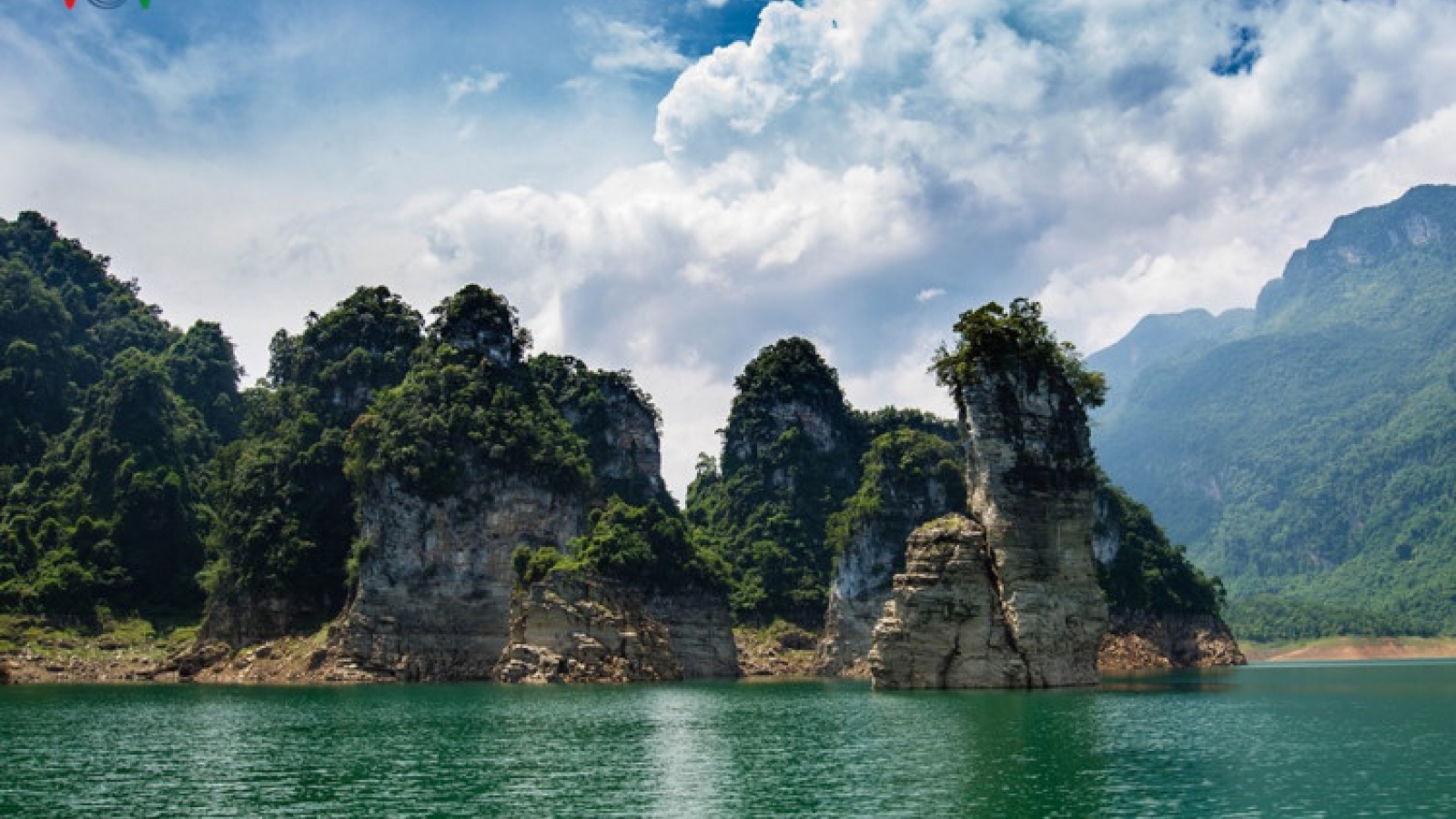 Exploring Tuyen Quang hydropower reservoir
