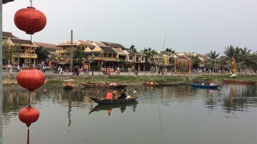 The peaceful beauty of Hoai River in Hoi An ancient town