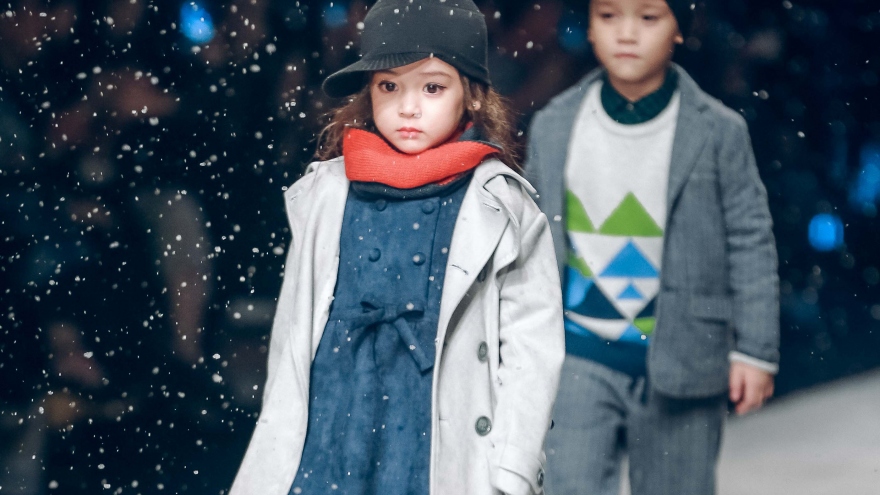 Kids strut down catwalk at Vietnam International Fashion Week 