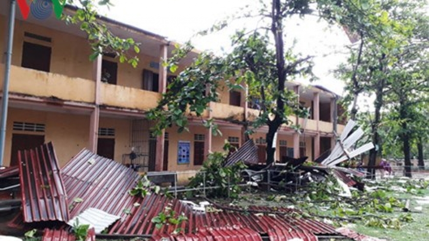 Quang Tri: unexpected tornado sweeps Dong Ha city