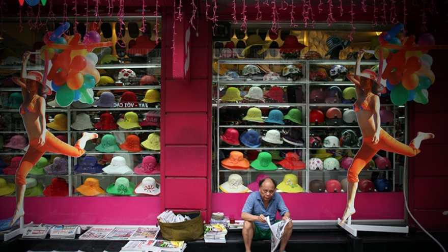 Scratching out a living on Hanoi City streets