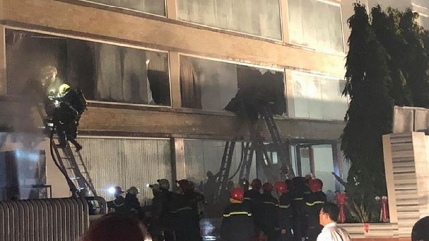 Huge fire rips through bakery & confectionery workshop in HCM City