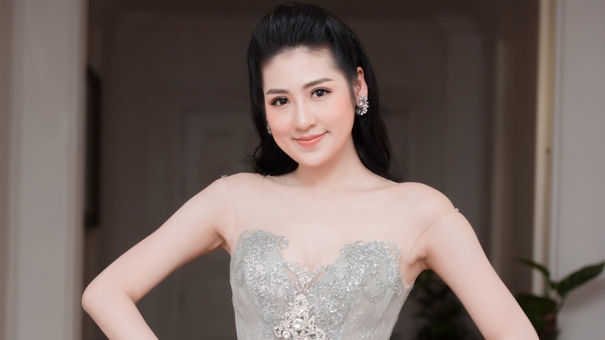 Tu Anh gorgeous at Hanoi event