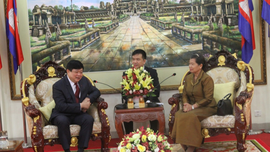 Cambodia applauds VOV’s assistance in building transmitting stations