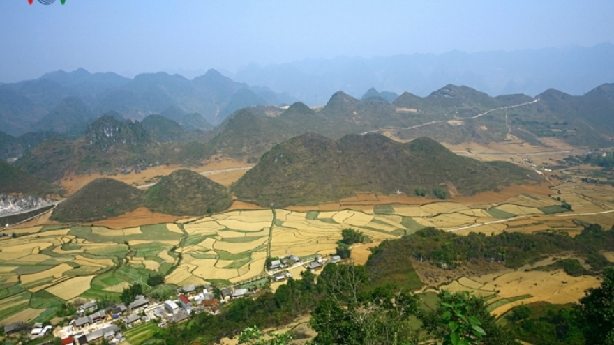 Spectacular views of Dong Van Stone Plateau