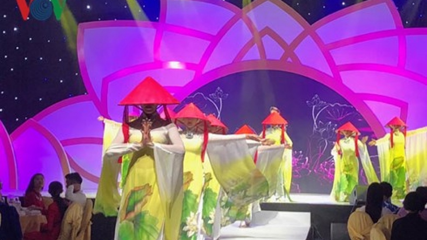 
        Ao Dai festival 2018 attracts more than 100,000 visitors 
                              