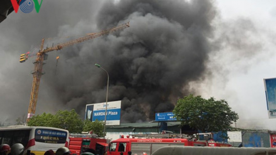 Fire destroys warehouse in industrial area of Hanoi