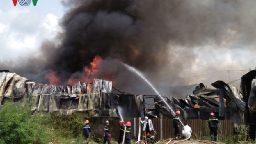 Massive fire destroys cloth recycling facility in southern Vietnam