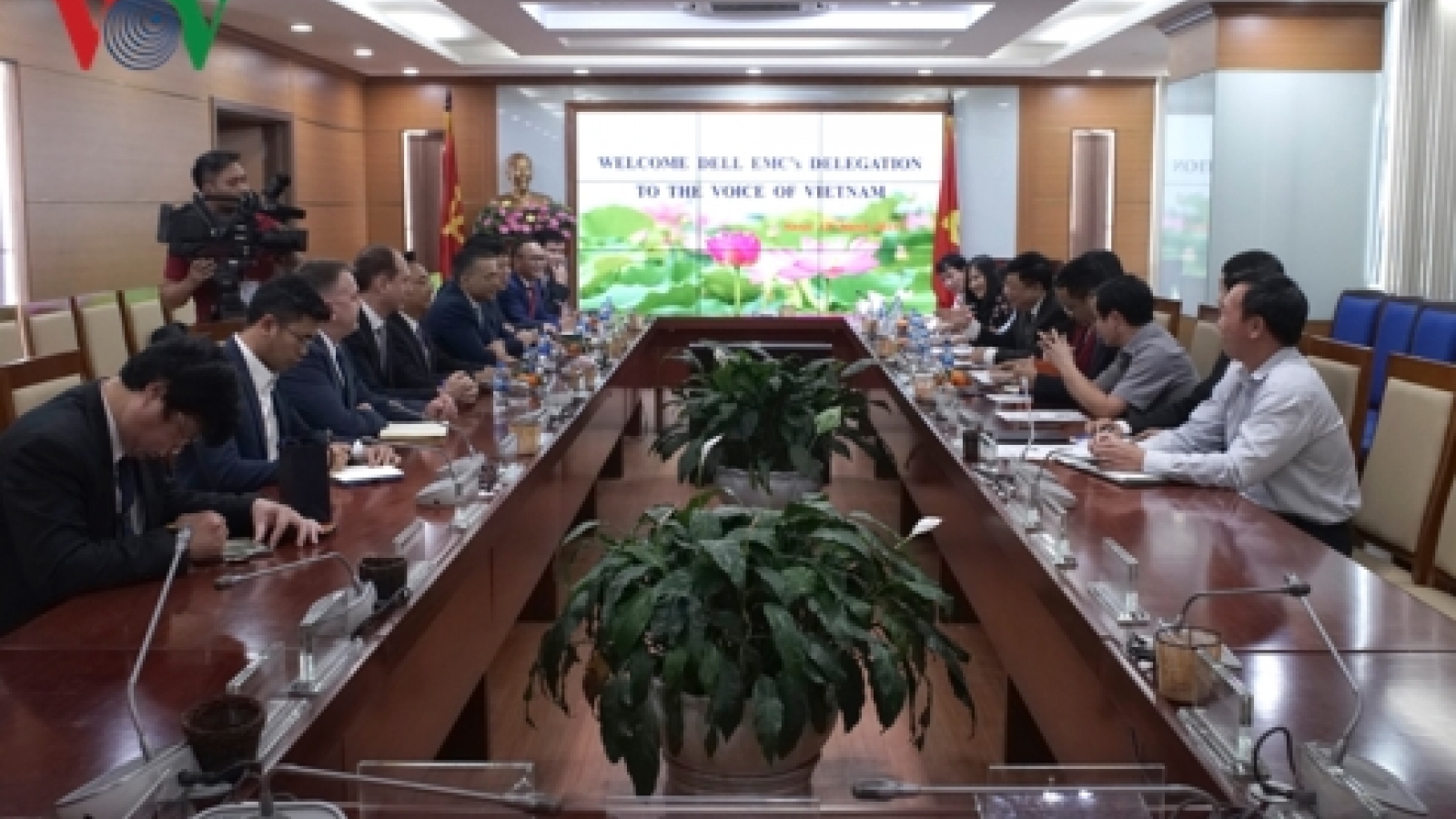 Dell EMC President welcomed at VOV headquarters
