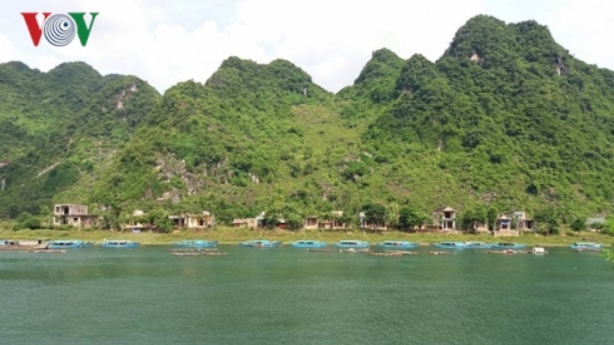 Quang Binh launches new tour along Gianh River