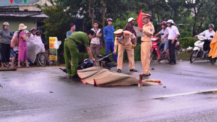 Man dies after truck, 2 motorbikes collide in central Vietnam