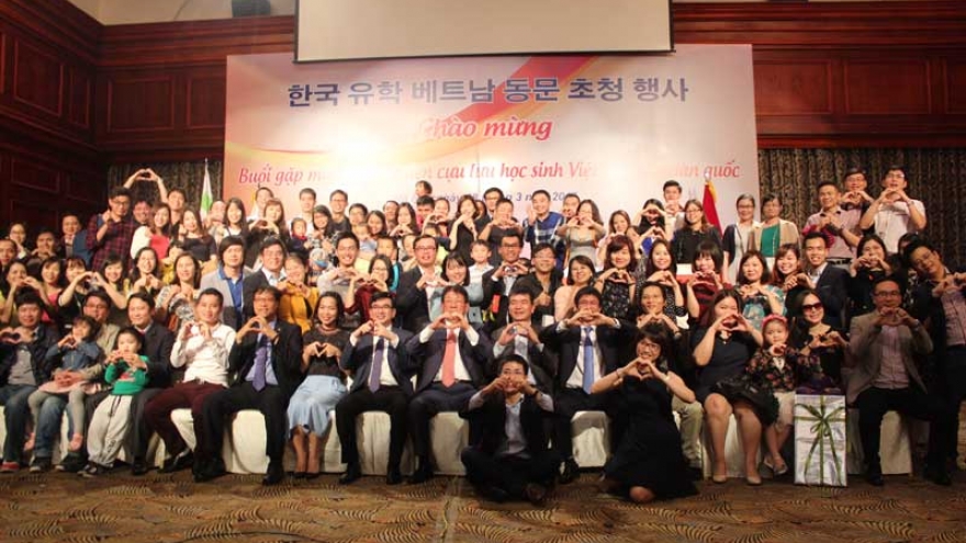 Vietnamese alumni in RoK meet in Hanoi
