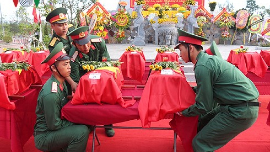 Nghe An reburies remains of 98 volunteer soldiers and experts found in Laos