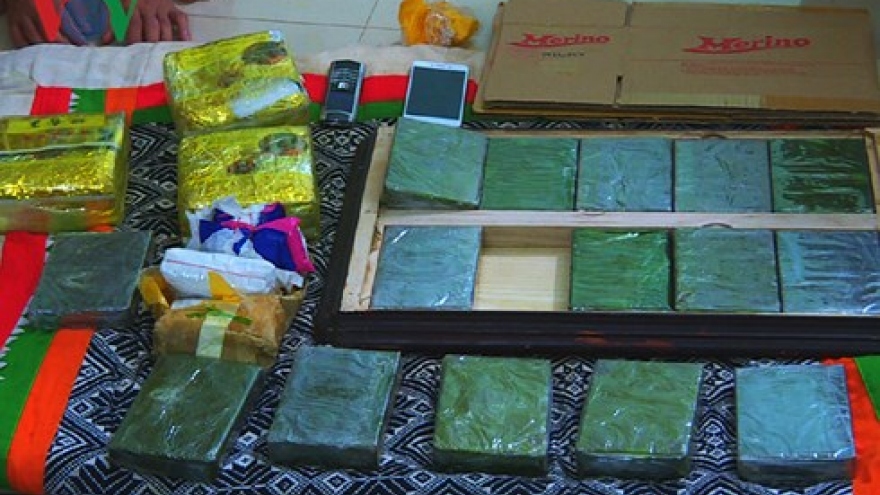 
        Son La police bust major drug ring, seizing 16 bricks of heroin
                              