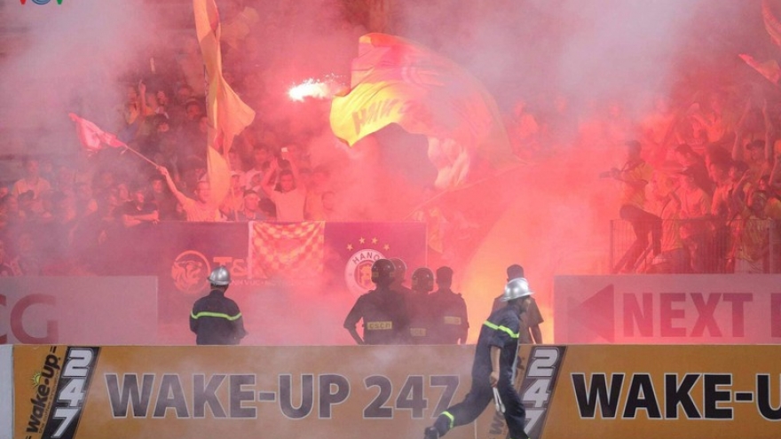 Hanoi FC and Nam Dinh FC fined as flares blight V-League fixture