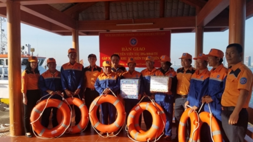 Eight fishermen rescued at sea off the coast of Thua Thien Hue