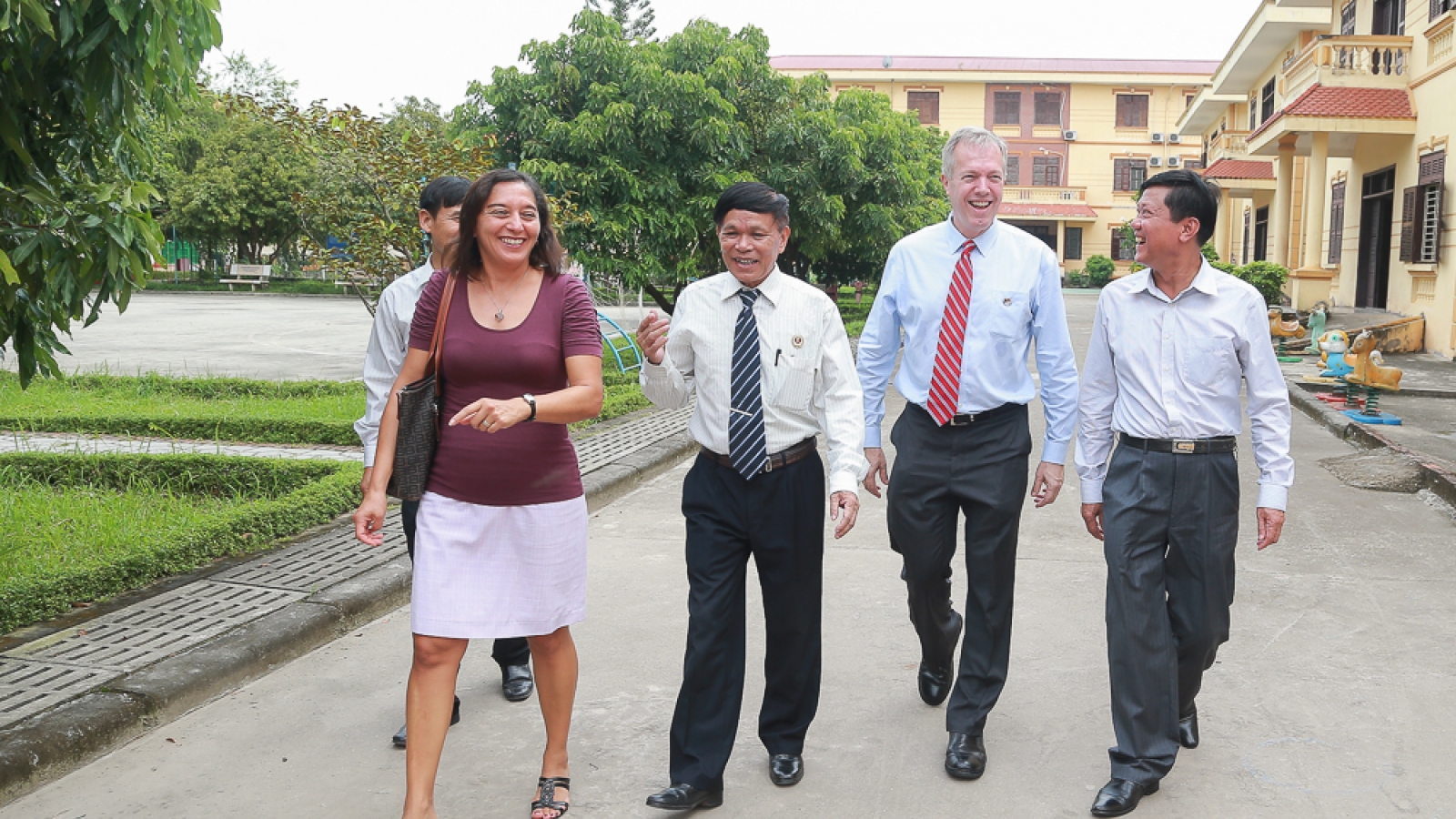US Ambassador present gifts to children with disabilities 