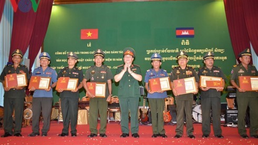 Winners of writing contest on Vietnam-Cambodia ties awarded