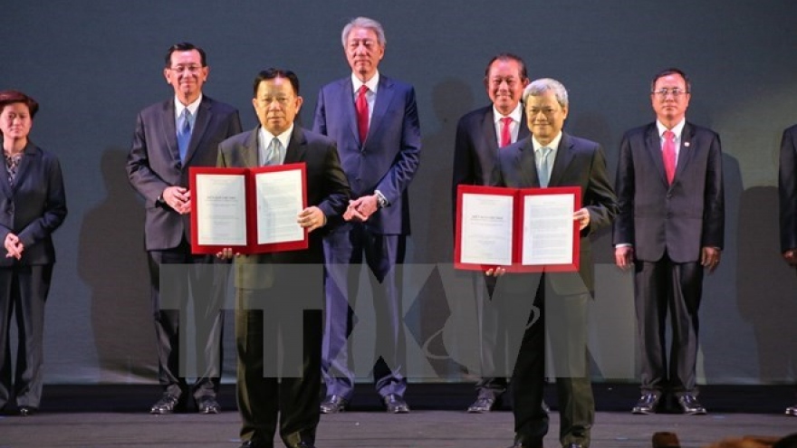 
        VSIP – symbol of Vietnam-Singapore cooperation: Deputy PM
                              