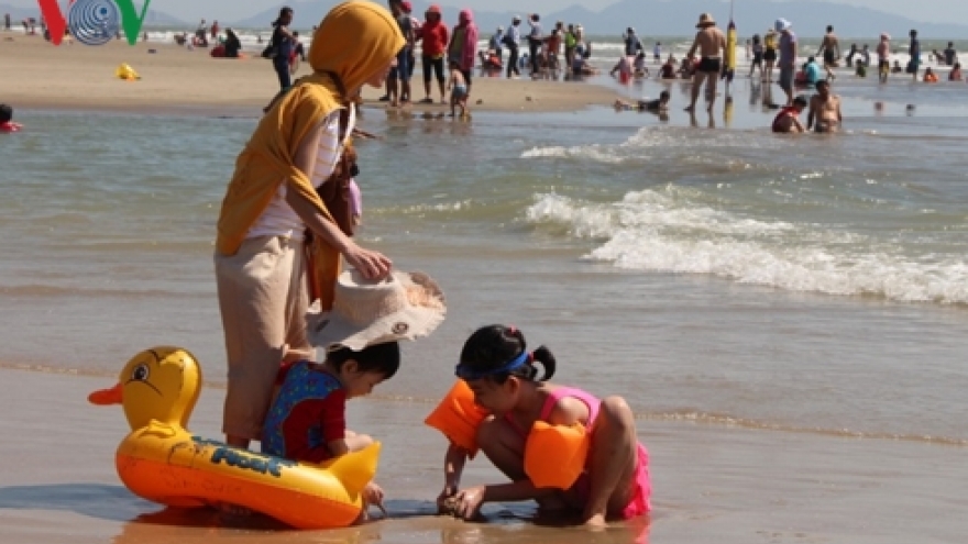 Guests swarm Ba Ria Vung Tau beaches during first days of Tet