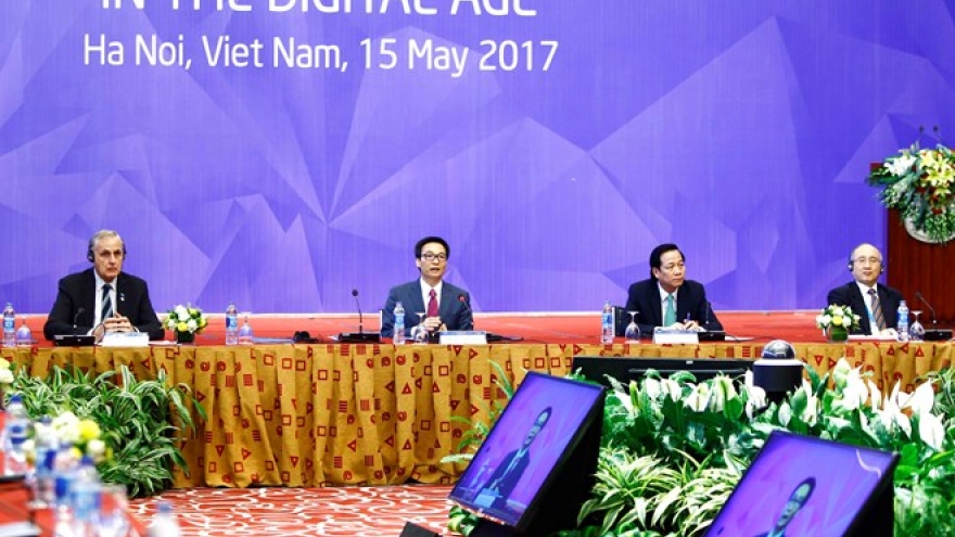 
        APEC discusses human resources development in digital age
                              