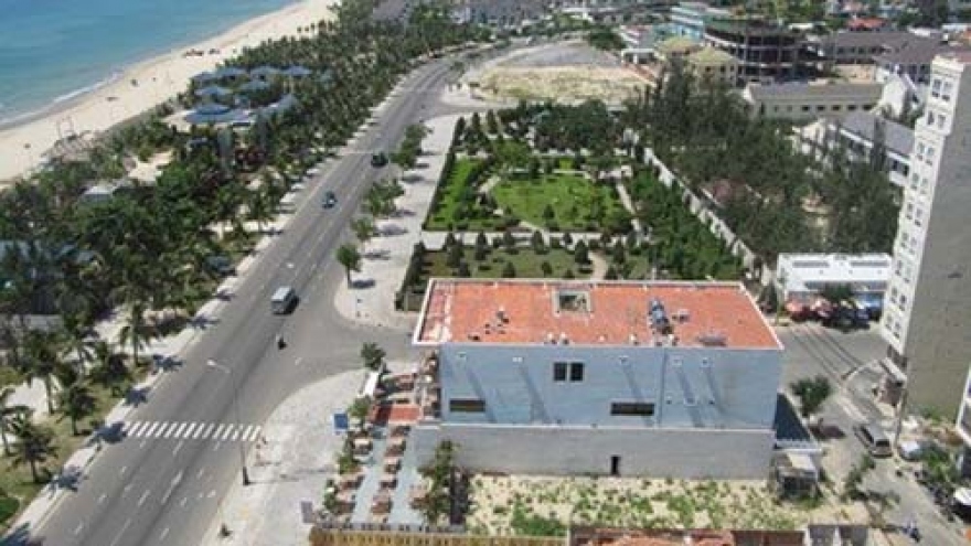 Danang to reclaim private beaches