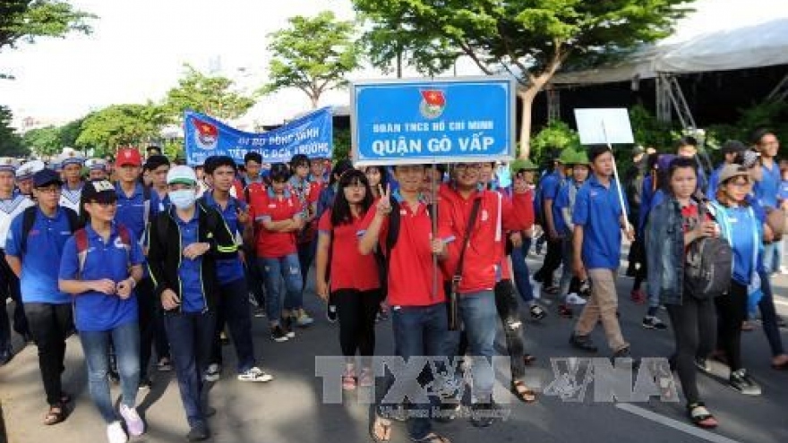 Over 5,000 students walk to raise funds for needy peers