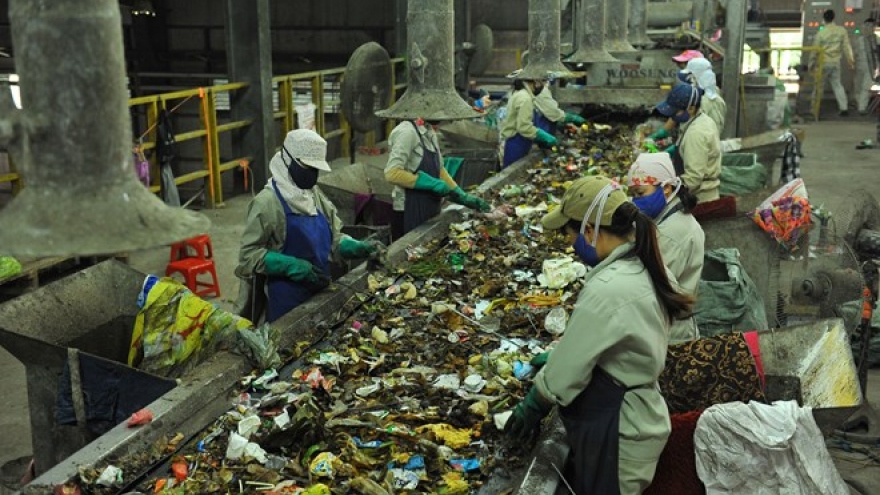 Vietnam takes measures to treat increase in domestic waste