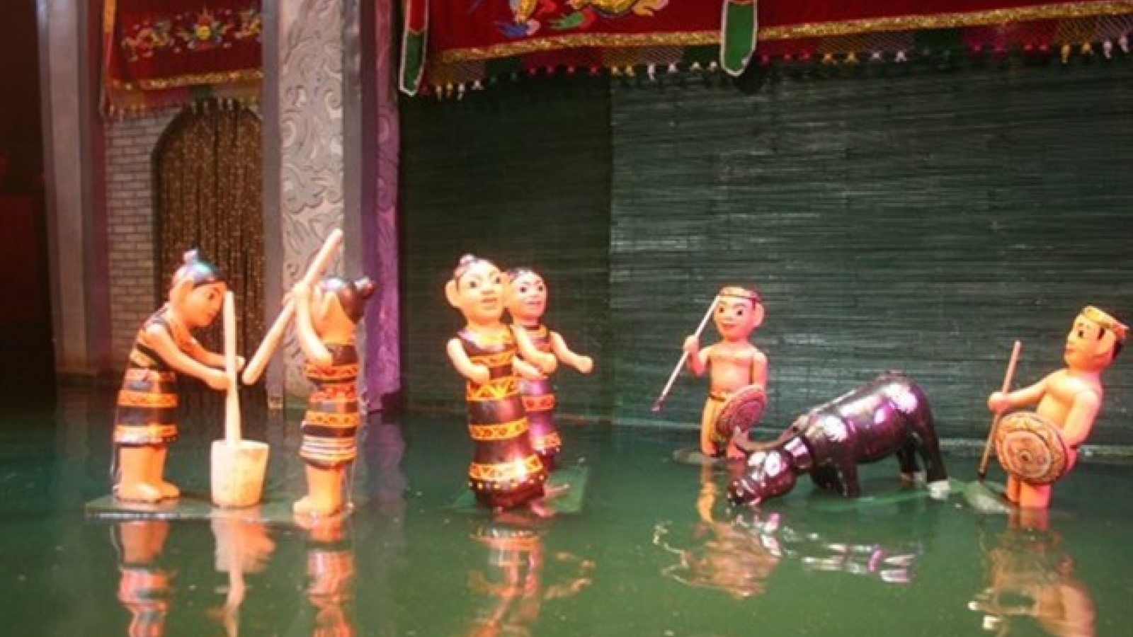 Water puppetry takes stage in Poland
